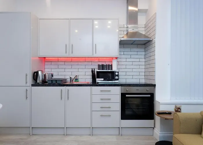 The Avenue Apartment *