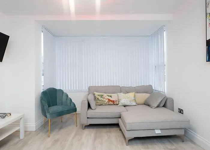 The Avenue Apartment *