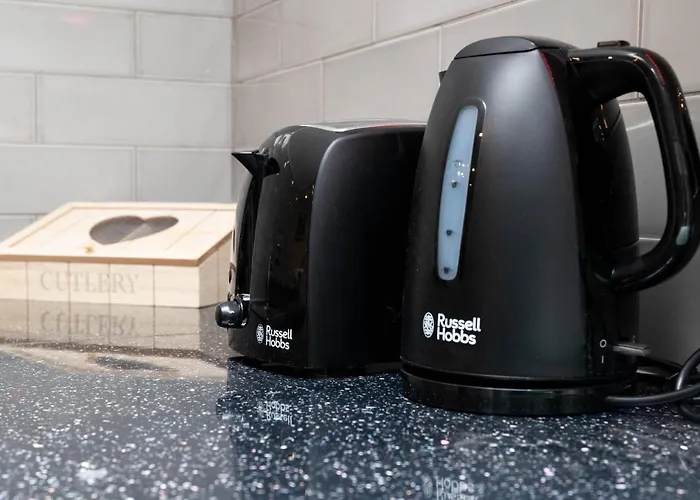 The Avenue * Leeds (West Yorkshire)