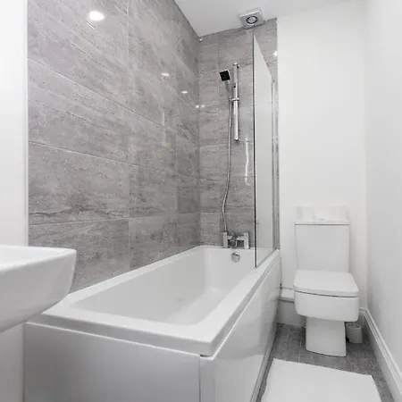 The Avenue Leeds (West Yorkshire)