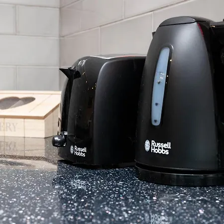 The Avenue * Leeds (West Yorkshire)